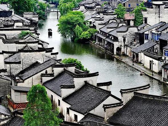 扬州海洋馆现斑嘴环企鹅，企鹅也怕冷？来到企鹅原乡，两千只憨憨正朝你晃来